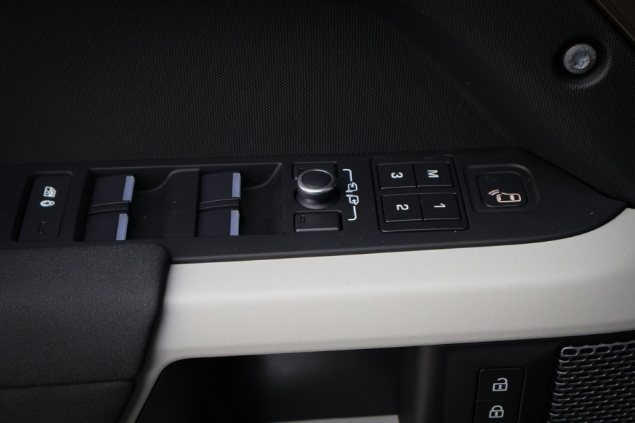 Land Rover Defender 110 P400e 110 SE | ADAPTIVE CRUISE | BLACK PACK | COMFORT PACK | COLD CLIMATE PACK | OFF-ROAD PACK | HEAD-UP | CLEARSIGHT BINNEN