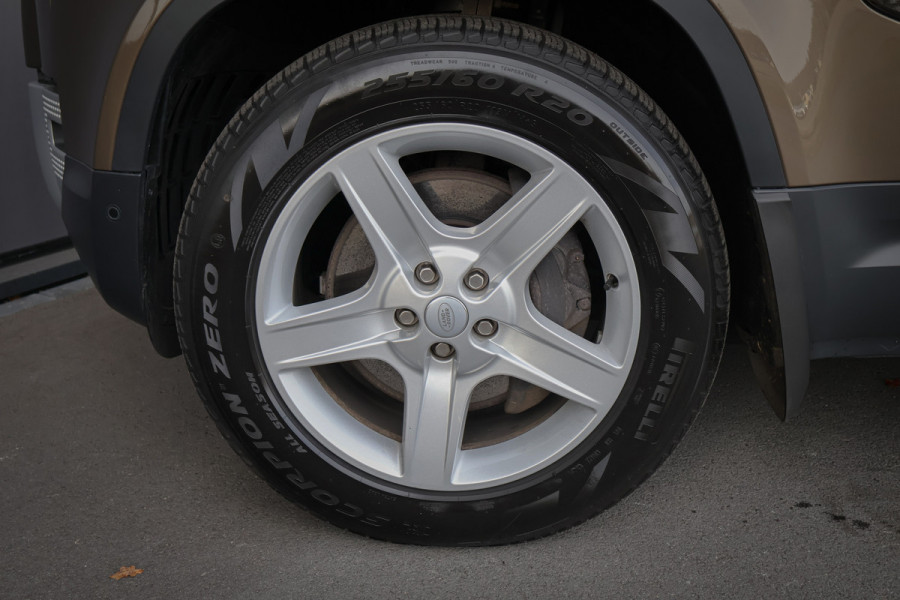 Land Rover Defender 110 P400e 110 SE | ADAPTIVE CRUISE | BLACK PACK | COMFORT PACK | COLD CLIMATE PACK | OFF-ROAD PACK | HEAD-UP | CLEARSIGHT BINNEN