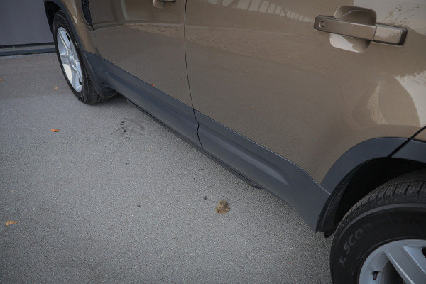 Land Rover Defender 110 P400e 110 SE | ADAPTIVE CRUISE | BLACK PACK | COMFORT PACK | COLD CLIMATE PACK | OFF-ROAD PACK | HEAD-UP | CLEARSIGHT BINNEN