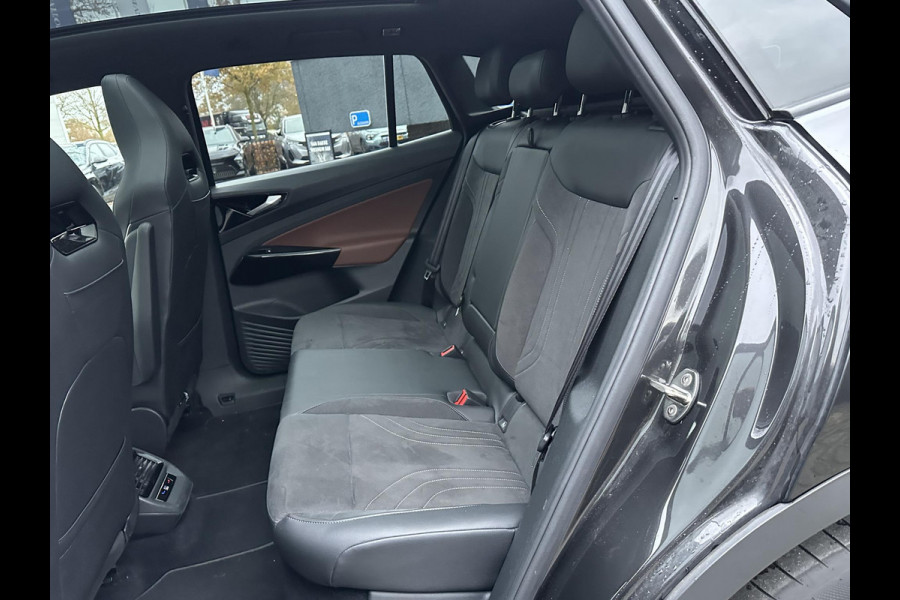 Volkswagen ID.4 MAX Pro 77 kWh COMPLETE AUTO|WARMTEPOMP| SPORTSTOELEN| ELEK. STOELEN MET MEMORY + MASSAGE| ELEK. TREKHAAK| ELEK. ACHTERKLEP| 360 CAMERA VOORRUITVERWARMING| PANO|