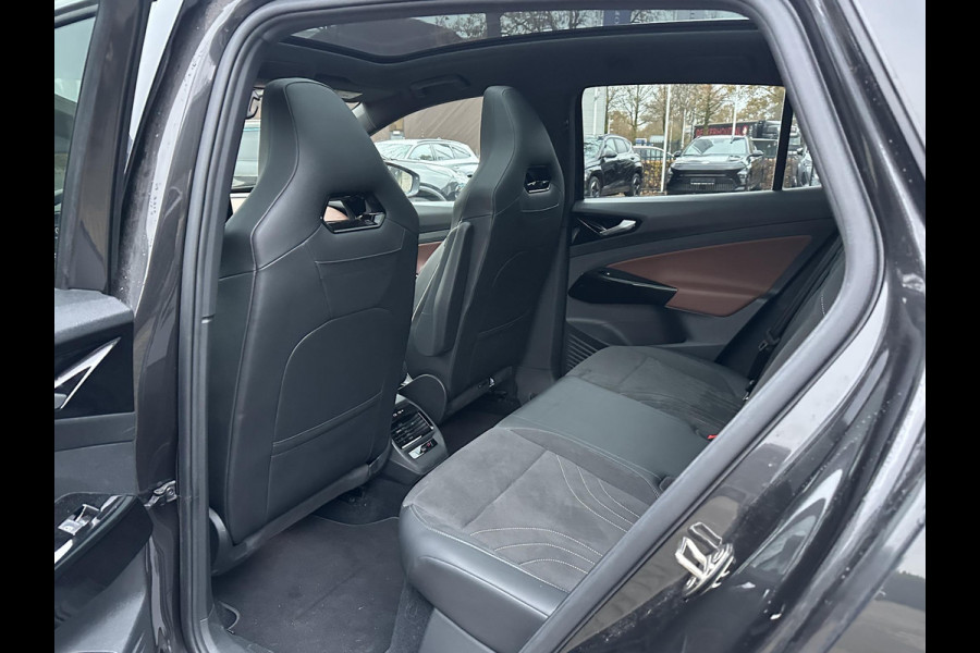 Volkswagen ID.4 MAX Pro 77 kWh COMPLETE AUTO|WARMTEPOMP| SPORTSTOELEN| ELEK. STOELEN MET MEMORY + MASSAGE| ELEK. TREKHAAK| ELEK. ACHTERKLEP| 360 CAMERA VOORRUITVERWARMING| PANO|