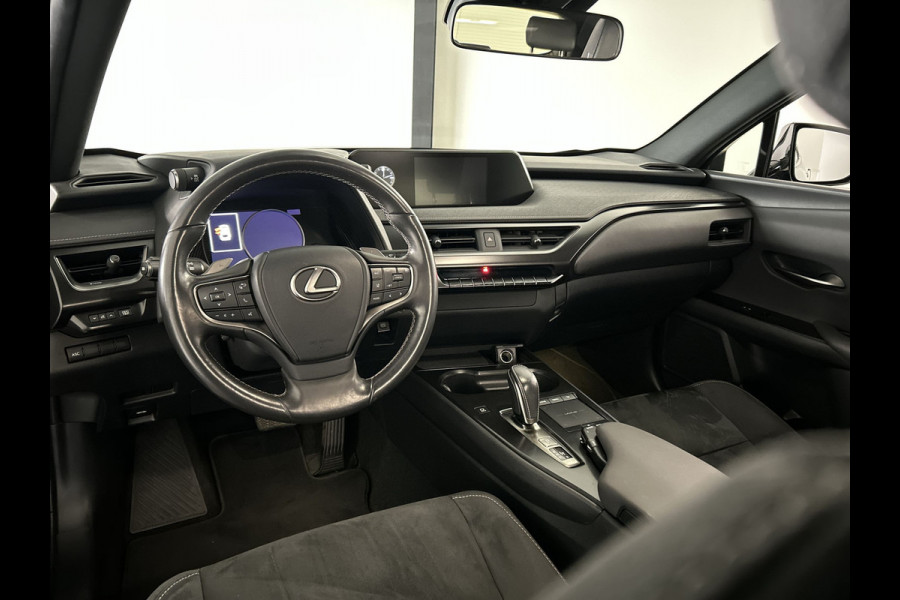 Lexus UX 300e Business 54 kWh Elektrisch Rijden in Stijl | Nette auto | Apple Carplay / Android Auto