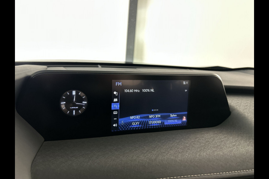 Lexus UX 300e Business 54 kWh Elektrisch Rijden in Stijl | Nette auto | Apple Carplay / Android Auto