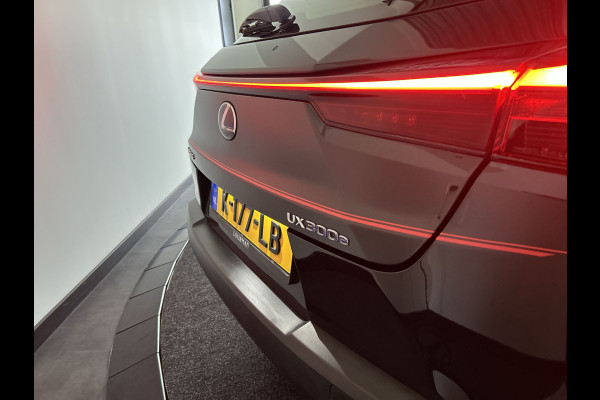 Lexus UX 300e Business 54 kWh Elektrisch Rijden in Stijl | Nette auto | Apple Carplay / Android Auto