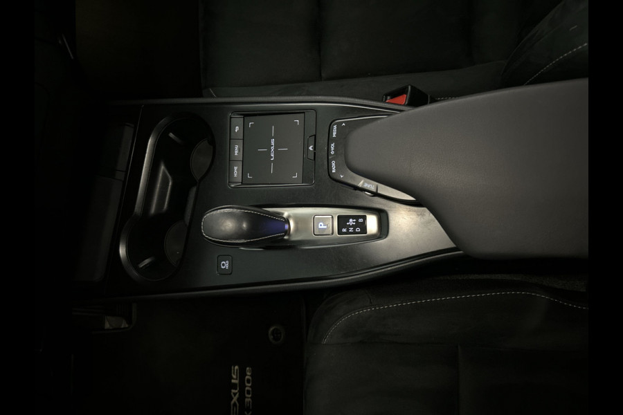 Lexus UX 300e Business 54 kWh Elektrisch Rijden in Stijl | Nette auto | Apple Carplay / Android Auto