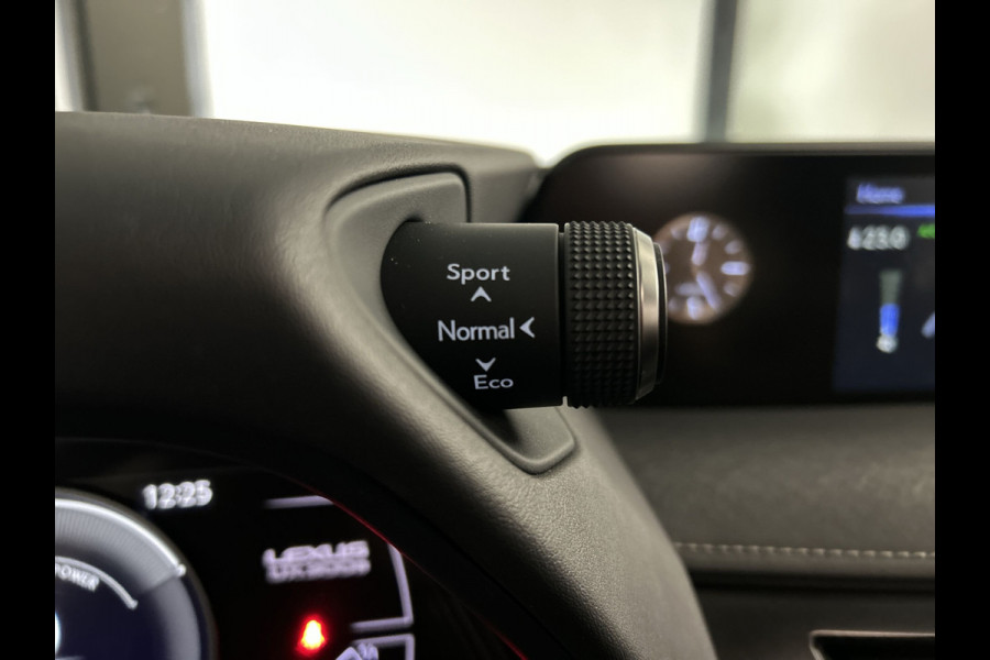 Lexus UX 300e Business 54 kWh Elektrisch Rijden in Stijl | Nette auto | Apple Carplay / Android Auto