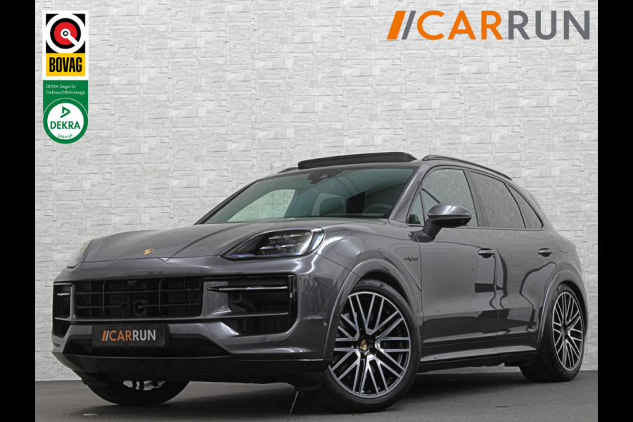 Porsche Cayenne 3.0 E-Hybrid | 360 Camera | ACC | Sport-Design | Panorama | Soft-Close | Nachtzicht | Stoelventilatie | BOSE | Sport-Chrono | Luchtvering | Trekhaak | Stoelverwarming V+A  | Sport-Uitlaat | Matrix-LED | 22'' | Keyless-Entry | Stuurverwarming | Comfortstoelen | Memory | Carplay |