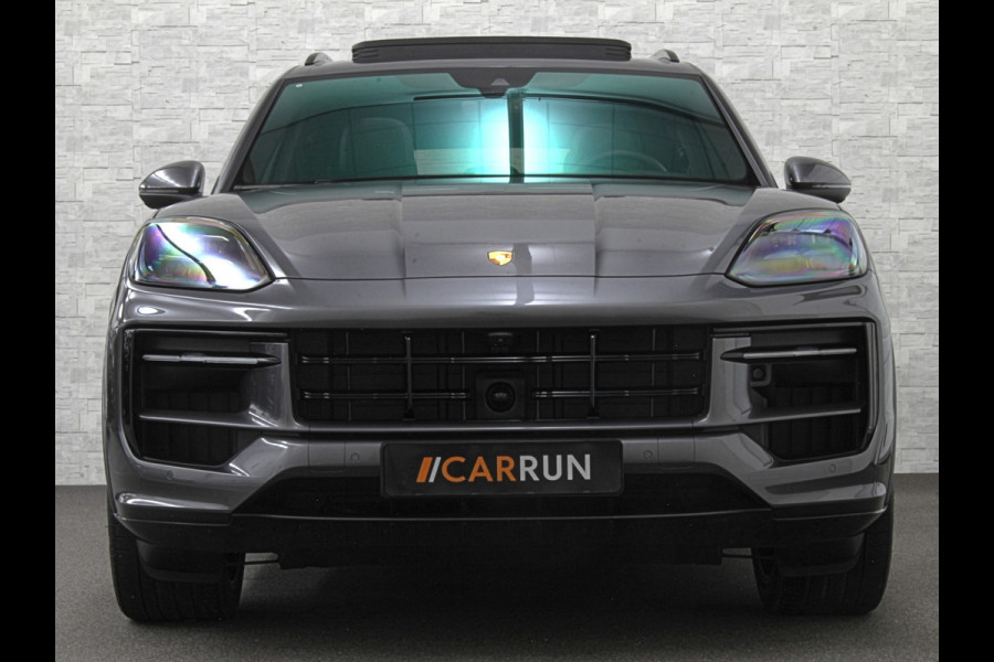 Porsche Cayenne 3.0 E-Hybrid | 360 Camera | ACC | Sport-Design | Panorama | Soft-Close | Nachtzicht | Stoelventilatie | BOSE | Sport-Chrono | Luchtvering | Trekhaak | Stoelverwarming V+A  | Sport-Uitlaat | Matrix-LED | 22'' | Keyless-Entry | Stuurverwarming | Comfortstoelen | Memory | Carplay |