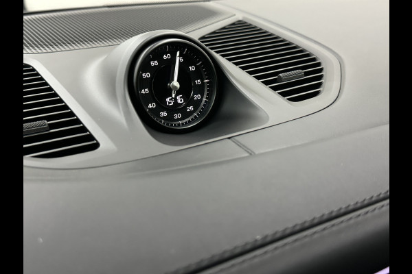 Porsche Cayenne 3.0 E-Hybrid | 360 Camera | ACC | Sport-Design | Panorama | Soft-Close | Nachtzicht | Stoelventilatie | BOSE | Sport-Chrono | Luchtvering | Trekhaak | Stoelverwarming V+A  | Sport-Uitlaat | Matrix-LED | 22'' | Keyless-Entry | Stuurverwarming | Comfortstoelen | Memory | Carplay |