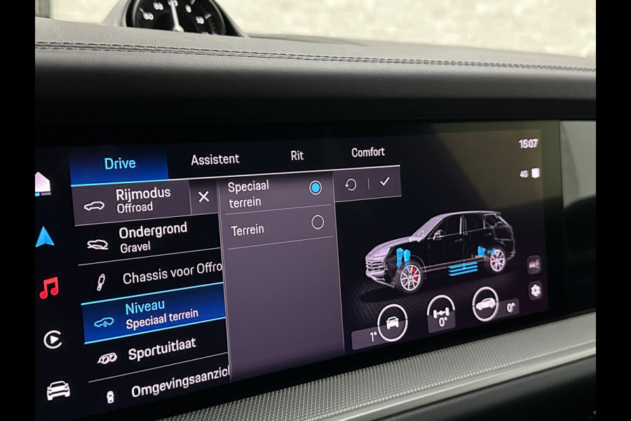 Porsche Cayenne 3.0 E-Hybrid | 360 Camera | ACC | Sport-Design | Panorama | Soft-Close | Nachtzicht | Stoelventilatie | BOSE | Sport-Chrono | Luchtvering | Trekhaak | Stoelverwarming V+A  | Sport-Uitlaat | Matrix-LED | 22'' | Keyless-Entry | Stuurverwarming | Comfortstoelen | Memory | Carplay |