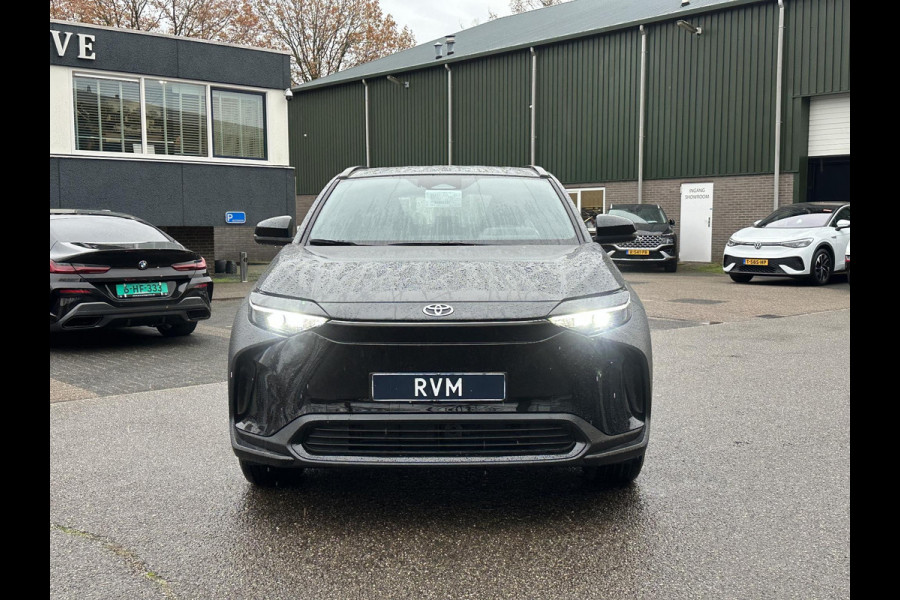 Toyota Bz4x ACTIVE 71 kWh VAN: €39.900,- VOOR: €35.440,- UW EINDEJAARSVOORDEEL: €4.460,- | 3 FASE| NIEUWE AUTO!!| 10 JAAR VOLLEDIGE FABRIEKSGARANTIE TOYOTA!| WARMTEPOMP| ADAPTIVE CRUISE| ACHTERUITRIJ CAMERA|