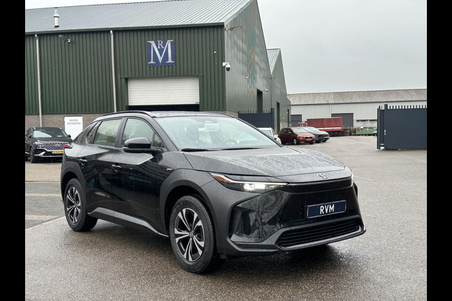 Toyota Bz4x ACTIVE 71 kWh VAN: €39.900,- VOOR: €35.440,- UW EINDEJAARSVOORDEEL: €4.460,- | 3 FASE| NIEUWE AUTO!!| 10 JAAR VOLLEDIGE FABRIEKSGARANTIE TOYOTA!| WARMTEPOMP| ADAPTIVE CRUISE| ACHTERUITRIJ CAMERA|
