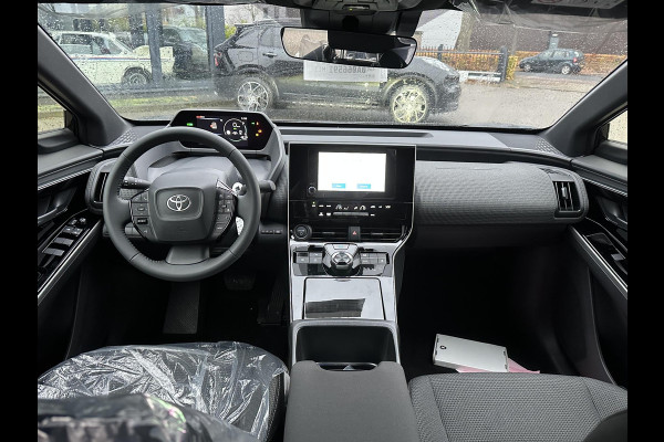 Toyota Bz4x ACTIVE 71 kWh VAN: €39.900,- VOOR: €35.440,- UW EINDEJAARSVOORDEEL: €4.460,- | 3 FASE| NIEUWE AUTO!!| 10 JAAR VOLLEDIGE FABRIEKSGARANTIE TOYOTA!| WARMTEPOMP| ADAPTIVE CRUISE| ACHTERUITRIJ CAMERA|