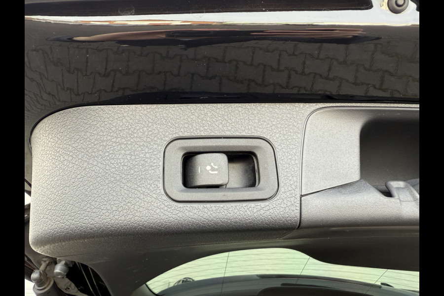 Mercedes-Benz Glb 200 Business Solution AMG | Pano | Trekhaak | Navi | Camera | LED | DAB+