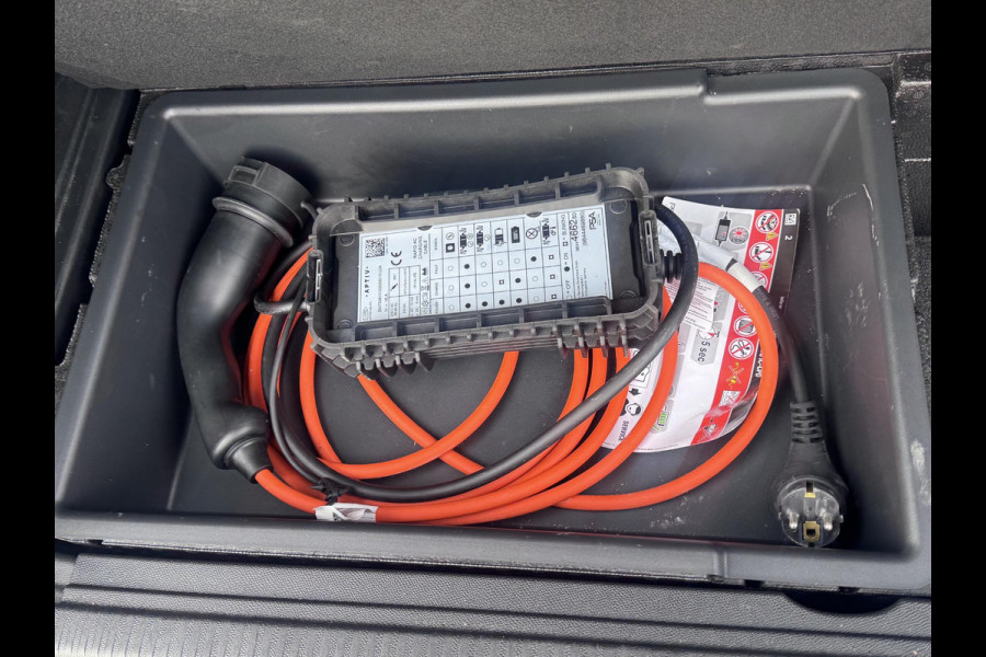 Peugeot 3008 1.6 HYbrid 225 Allure Pack Business PHEV PLUG-IN HYBRIDE | STOELVERWARMING | ADAPTIEVE CRUISE | KEYLESS ENTRY & START | DODEHOEK | CAMERA | VEEL OPTIES | RIJKLAAR GELEVERD MET 12 MND BOVAG GARANTIE