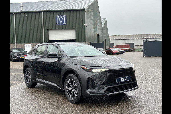 Toyota Bz4x Active 71 kWh 3 FASE| NIEUWE AUTO!!| 10 JAAR VOLLEDIGE FABRIEKSGARANTIE TOYOTA!| WARMTEPOMP| ADAPTIVE CRUISE| ACHTERUITRIJ CAMERA|
