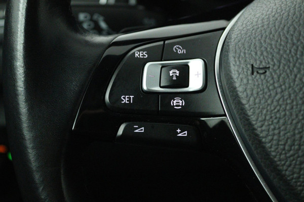 Volkswagen T-Roc 1.5 TSI Sport Business R (PANORAMADAK, STOEL/STUUR VERWARMING, DIGITALE COCKPIT, ACHTERUITRIJCAMERA)