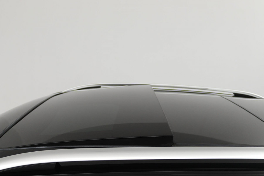 Volkswagen T-Roc 1.5 TSI Sport Business R (PANORAMADAK, STOEL/STUUR VERWARMING, DIGITALE COCKPIT, ACHTERUITRIJCAMERA)