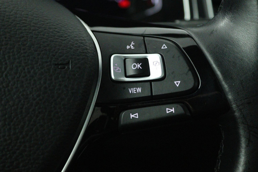 Volkswagen T-Roc 1.5 TSI Sport Business R (PANORAMADAK, STOEL/STUUR VERWARMING, DIGITALE COCKPIT, ACHTERUITRIJCAMERA)