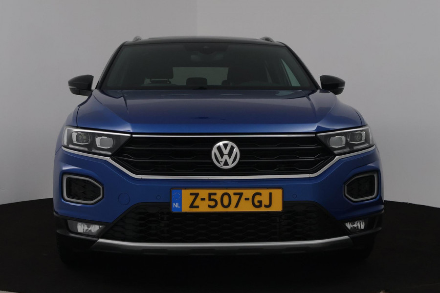 Volkswagen T-Roc 1.5 TSI Sport Business R (PANORAMADAK, STOEL/STUUR VERWARMING, DIGITALE COCKPIT, ACHTERUITRIJCAMERA)