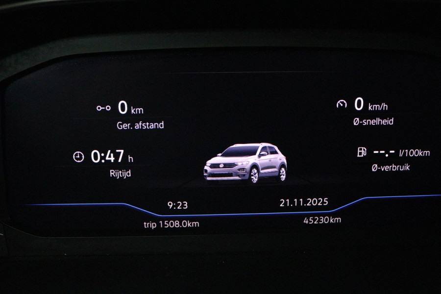 Volkswagen T-Roc 1.5 TSI Sport Business R (PANORAMADAK, STOEL/STUUR VERWARMING, DIGITALE COCKPIT, ACHTERUITRIJCAMERA)