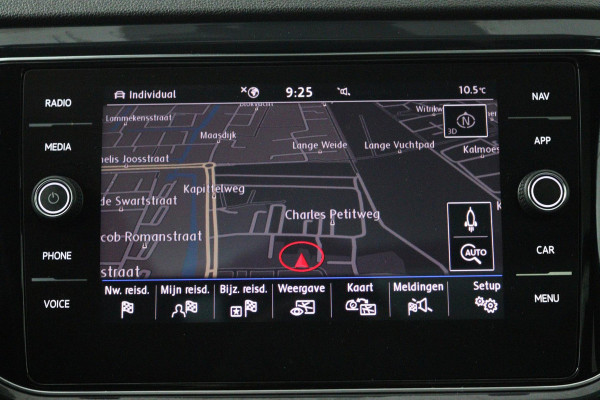 Volkswagen T-Roc 1.5 TSI Sport Business R (PANORAMADAK, STOEL/STUUR VERWARMING, DIGITALE COCKPIT, ACHTERUITRIJCAMERA)