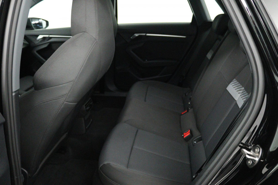 Audi A3 Sportback 30 TFSI Advanced edition (LANE-ASSIST, PARKEERSENSOREN, CRUISE CONTROL ADAPTIEF, DIGITALE COCKPIT, AUTOMAAT)