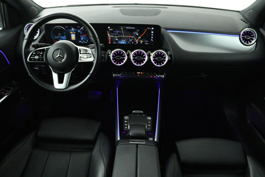 Mercedes-Benz GLA 180 Business Solution Luxury (SFEERVERLICHTING, STOELVERWARMING, CRUISE CONTROL, ACHTERUITRIJCAMERA)