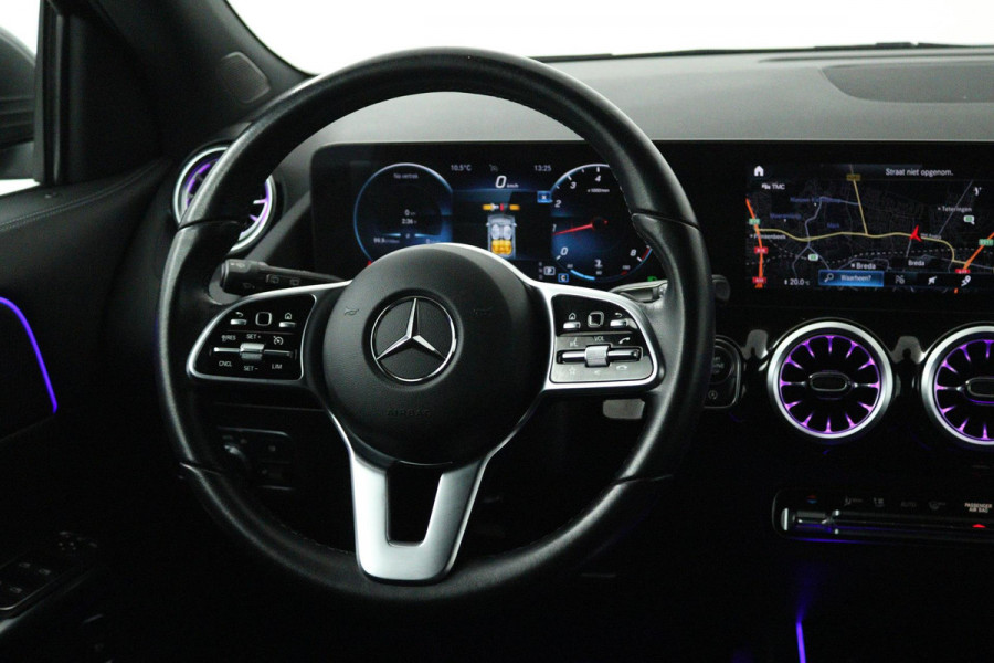 Mercedes-Benz GLA 180 Business Solution Luxury (SFEERVERLICHTING, STOELVERWARMING, CRUISE CONTROL, ACHTERUITRIJCAMERA)