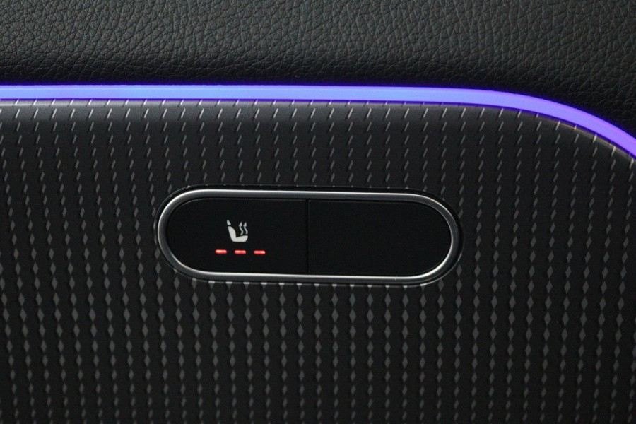 Mercedes-Benz GLA 180 Business Solution Luxury (SFEERVERLICHTING, STOELVERWARMING, CRUISE CONTROL, ACHTERUITRIJCAMERA)