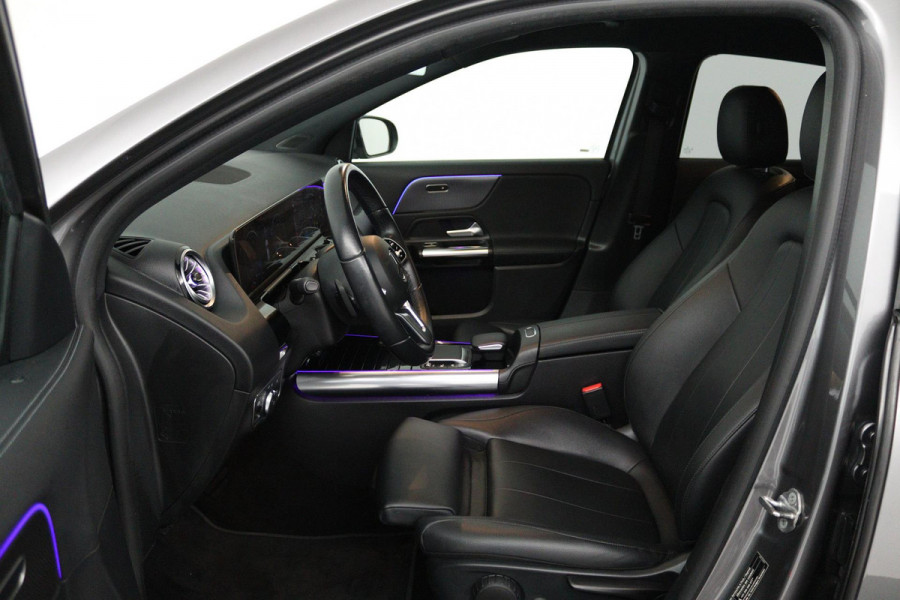 Mercedes-Benz GLA 180 Business Solution Luxury (SFEERVERLICHTING, STOELVERWARMING, CRUISE CONTROL, ACHTERUITRIJCAMERA)
