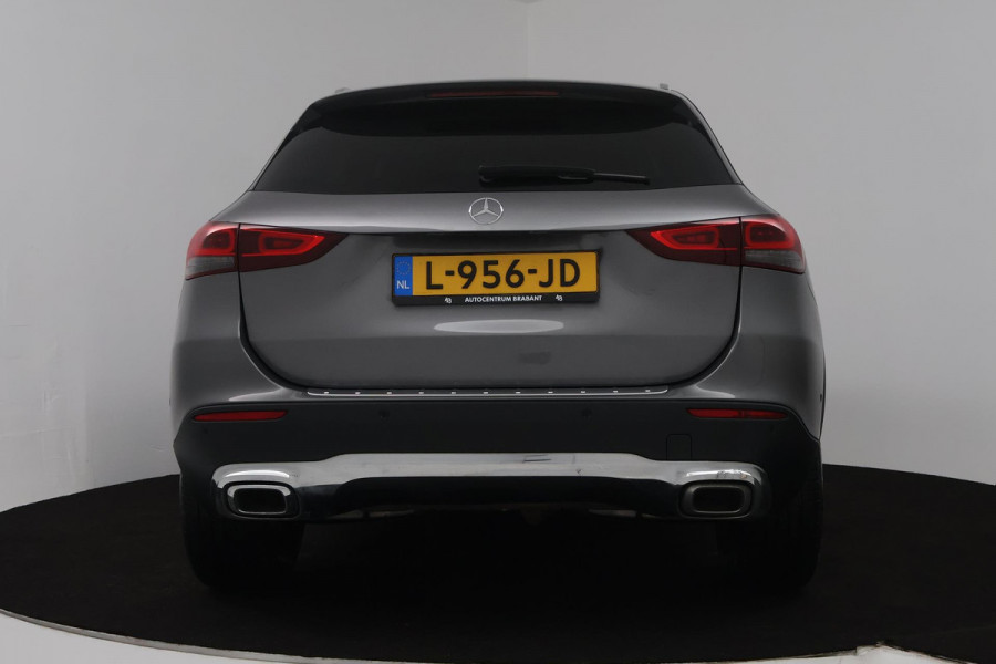 Mercedes-Benz GLA 180 Business Solution Luxury (SFEERVERLICHTING, STOELVERWARMING, CRUISE CONTROL, ACHTERUITRIJCAMERA)