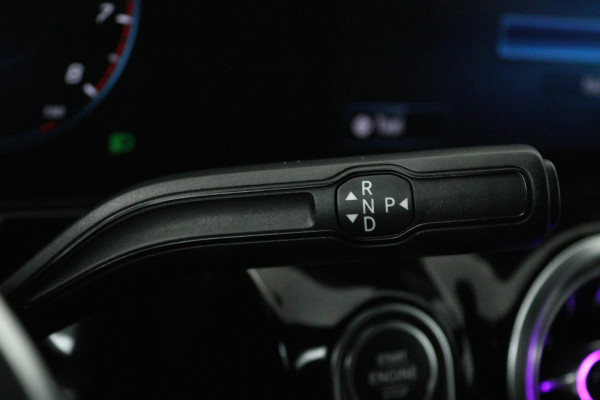 Mercedes-Benz GLA 180 Business Solution Luxury (SFEERVERLICHTING, STOELVERWARMING, CRUISE CONTROL, ACHTERUITRIJCAMERA)