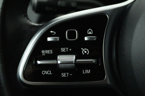 Mercedes-Benz GLA 180 Business Solution Luxury (SFEERVERLICHTING, STOELVERWARMING, CRUISE CONTROL, ACHTERUITRIJCAMERA)