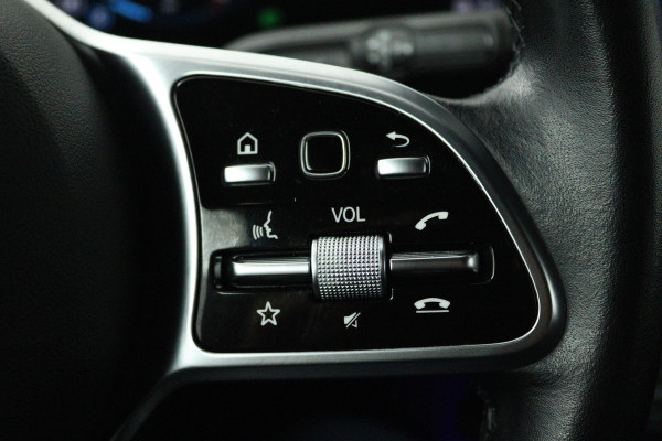 Mercedes-Benz GLA 180 Business Solution Luxury (SFEERVERLICHTING, STOELVERWARMING, CRUISE CONTROL, ACHTERUITRIJCAMERA)