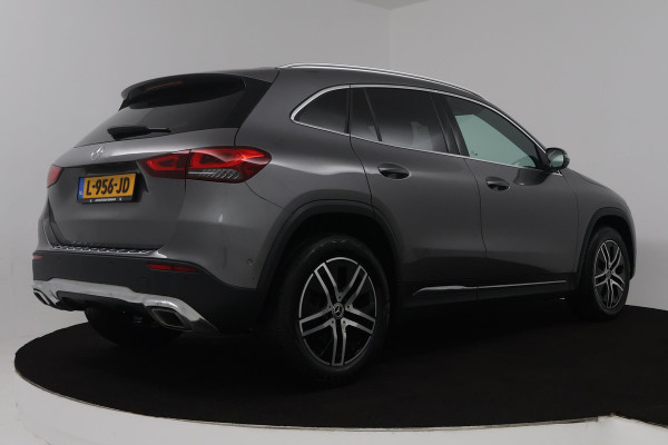Mercedes-Benz GLA 180 Business Solution Luxury (SFEERVERLICHTING, STOELVERWARMING, CRUISE CONTROL, ACHTERUITRIJCAMERA)