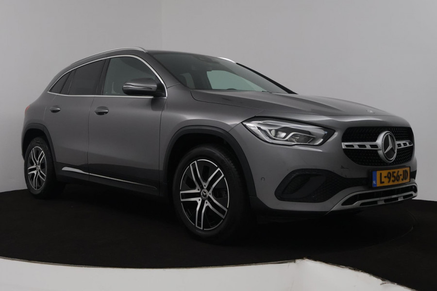 Mercedes-Benz GLA 180 Business Solution Luxury (SFEERVERLICHTING, STOELVERWARMING, CRUISE CONTROL, ACHTERUITRIJCAMERA)