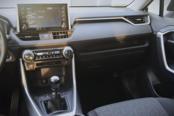 Toyota RAV4 2.0 VVT-iE Active 2000KG trekgewicht! TREKHAAK/APPLE CARPLAY/LED KOPLAMPEN
