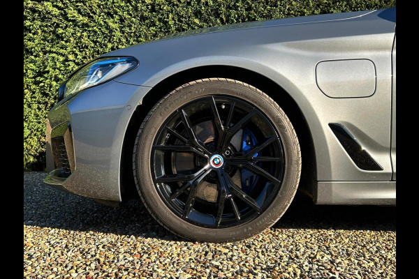 BMW 5 Serie Touring 530e xDrive BusinessEditionPlus Laser Schaalstoelen HUD !!NIEUWBINNEN!!