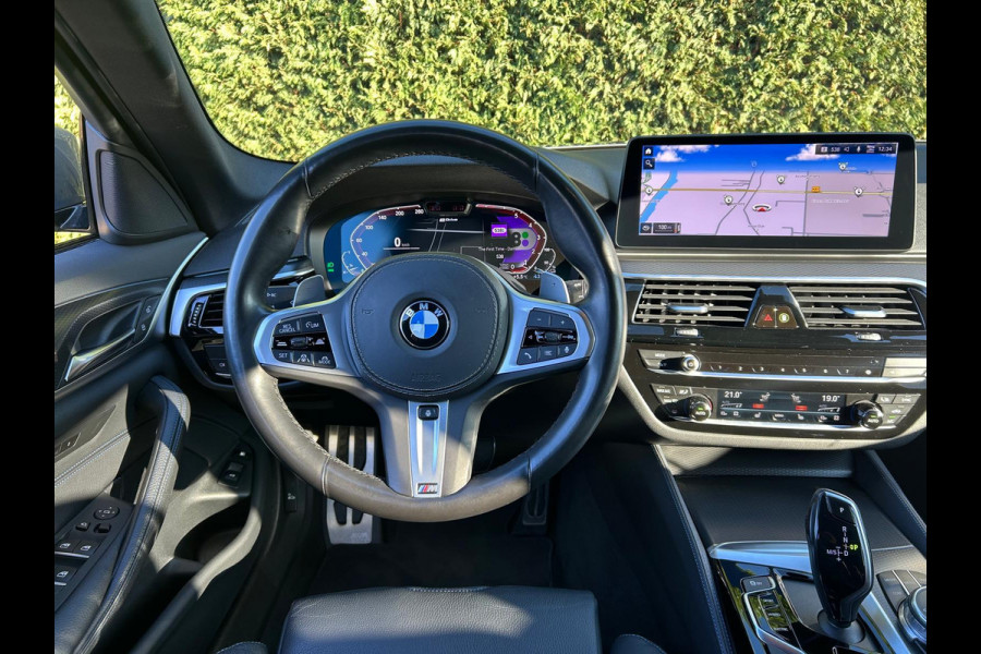 BMW 5 Serie Touring 530e xDrive BusinessEditionPlus Laser Schaalstoelen HUD !!NIEUWBINNEN!!