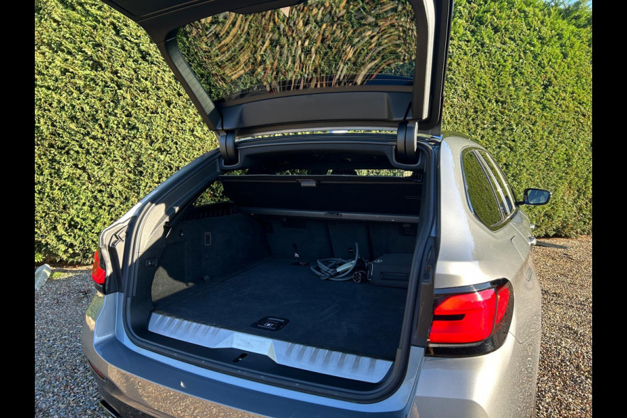 BMW 5 Serie Touring 530e xDrive BusinessEditionPlus Laser Schaalstoelen HUD !!NIEUWBINNEN!!