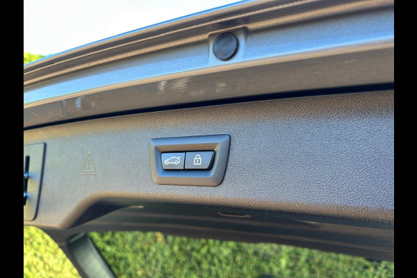 BMW 5 Serie Touring 530e xDrive BusinessEditionPlus Laser Schaalstoelen HUD !!NIEUWBINNEN!!