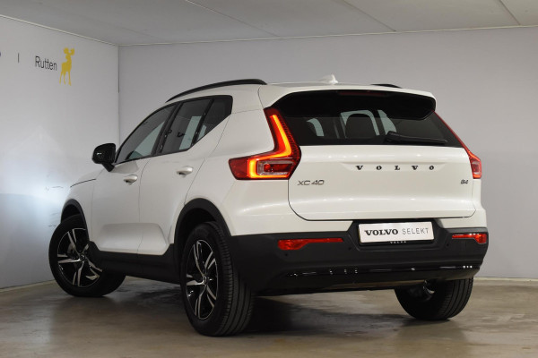 Volvo XC40 B4 211PK Automaat Plus Dark / Navigatie / Adaptive Cruise / Harman Kardon / Stuur- & Stoelverwarming / Elektrische achterklep / Achteruitrijcamera / Elektrische stoelverst. met geheugen