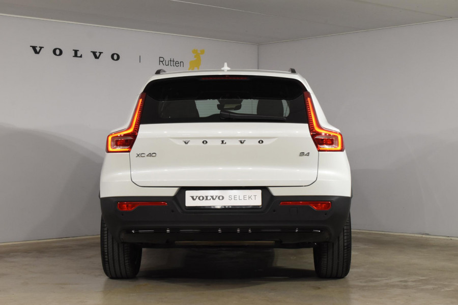 Volvo XC40 B4 211PK Automaat Plus Dark / Navigatie / Adaptive Cruise / Harman Kardon / Stuur- & Stoelverwarming / Elektrische achterklep / Achteruitrijcamera / Elektrische stoelverst. met geheugen
