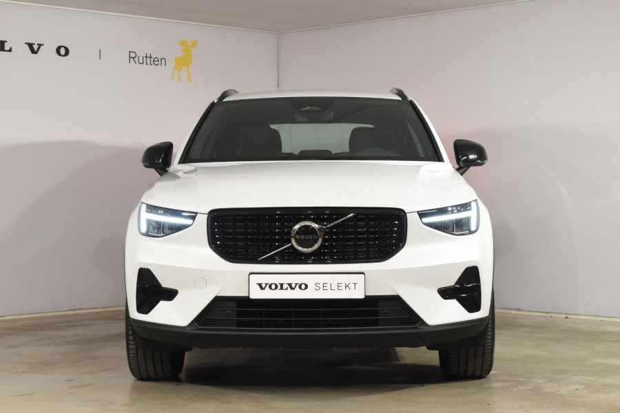 Volvo XC40 B4 211PK Automaat Plus Dark / Navigatie / Adaptive Cruise / Harman Kardon / Stuur- & Stoelverwarming / Elektrische achterklep / Achteruitrijcamera / Elektrische stoelverst. met geheugen