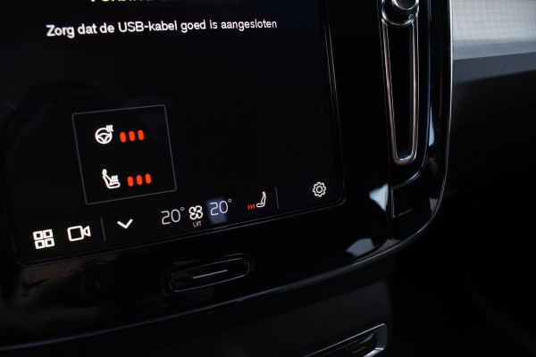Volvo XC40 B4 211PK Automaat Plus Dark / Navigatie / Adaptive Cruise / Harman Kardon / Stuur- & Stoelverwarming / Elektrische achterklep / Achteruitrijcamera / Elektrische stoelverst. met geheugen