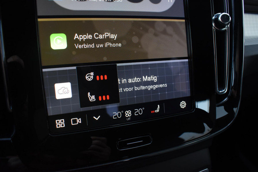 Volvo XC40 B4 211PK Automaat Plus Dark / Navigatie / Adaptive Cruise / Harman Kardon / Stuur- & Stoelverwarming / Elektrische achterklep / Achteruitrijcamera / Elektrische stoelverst. met geheugen