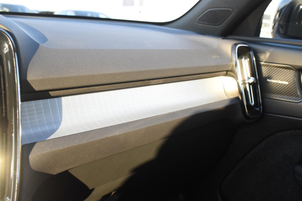 Volvo XC40 B4 211PK Automaat Plus Dark / Navigatie / Adaptive Cruise / Harman Kardon / Stuur- & Stoelverwarming / Elektrische achterklep / Achteruitrijcamera / Elektrische stoelverst. met geheugen