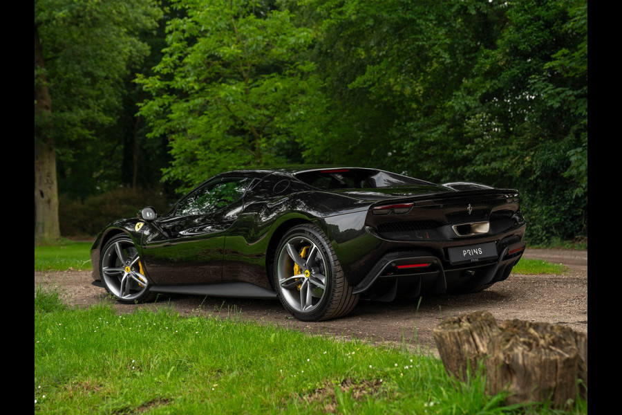 Ferrari 296 GTB 3.0 V6 | Lift | CarPlay | Racing Seats | Adapt. koplampen