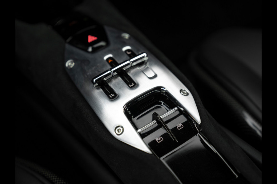 Ferrari 296 GTB 3.0 V6 | Lift | CarPlay | Racing Seats | Adapt. koplampen